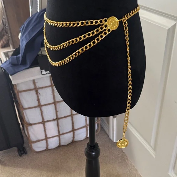 ✨Gold Chanel Rue Cambon Chain Belt w/Medallions authentic w/COA-GREAT CONDITION✨ - Picture 8 of 11